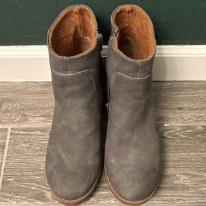 New Korks Gray Ankle Boots size 9